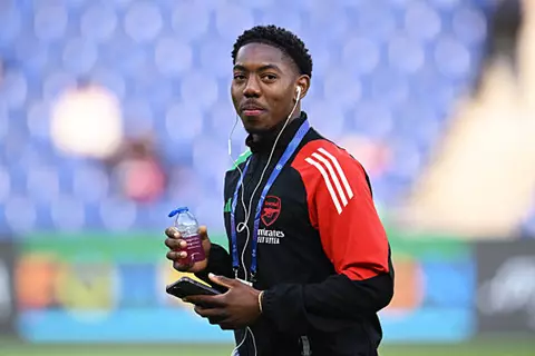 بعد تواجده في تشكيل أرسنال.. لويس سكيلي يكتب 3 أرقام قياسية بدوري أبطال أوروبا